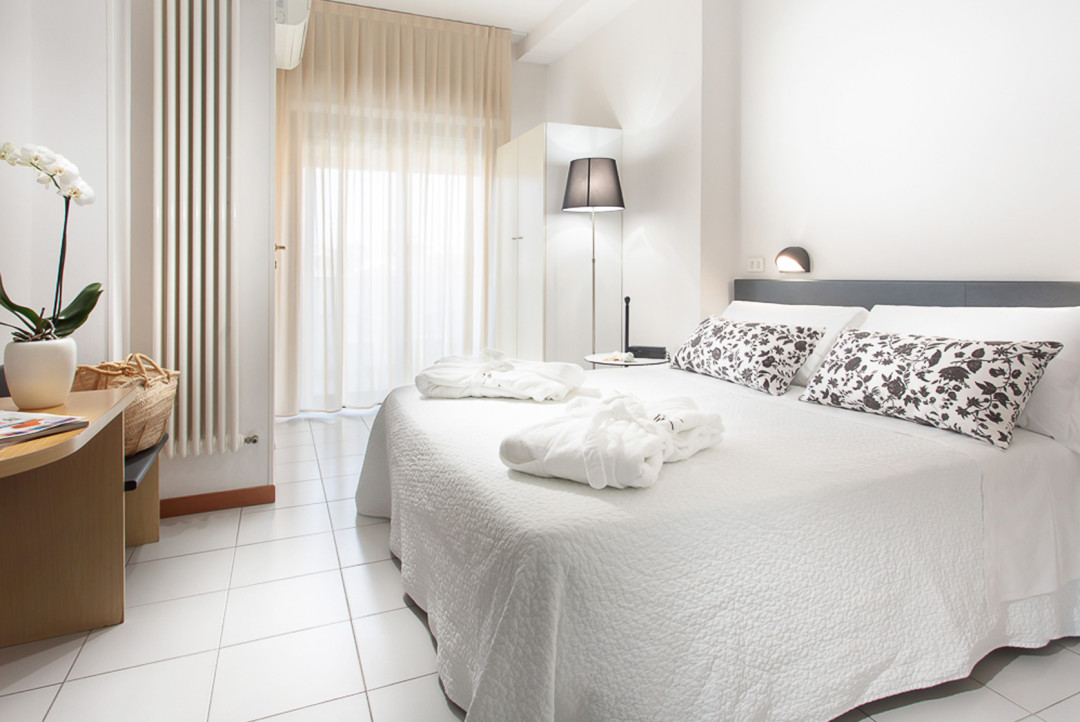 media.Slide-CameraSilver_01Hotel-Tiffany-Cesenatico