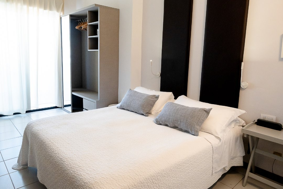 media.camera-silver1