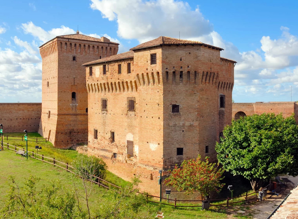 media.Slide-Castello-Cesena_Hotel-Tiffany-Cesenatico