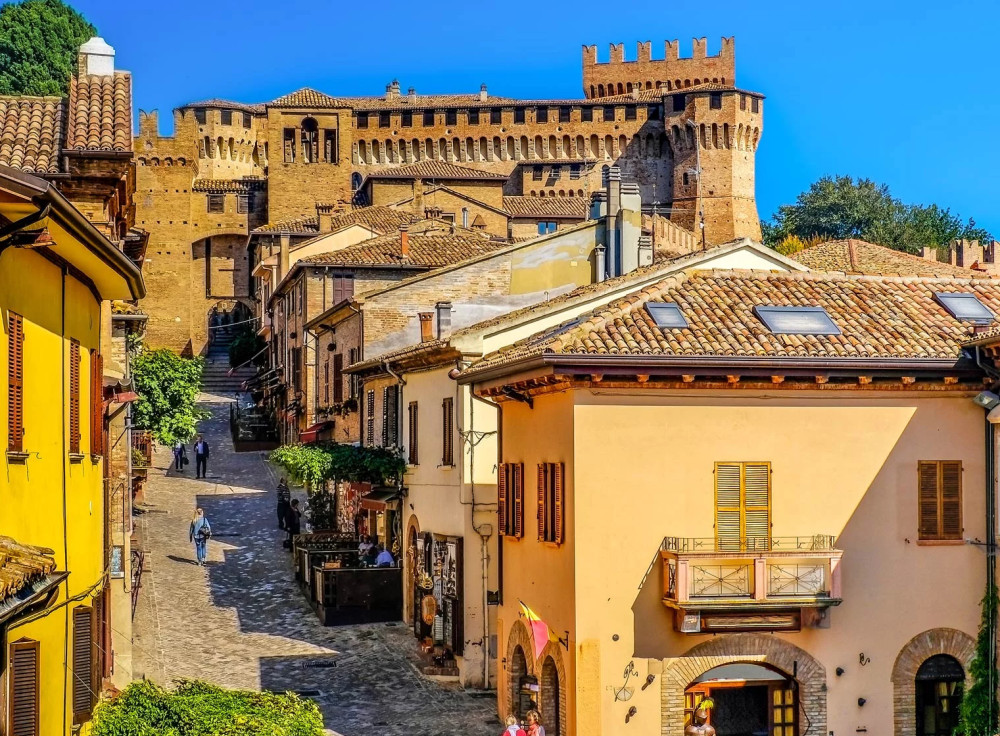 media.Slide-Gradara_1Hotel-Tiffany-Cesenatico