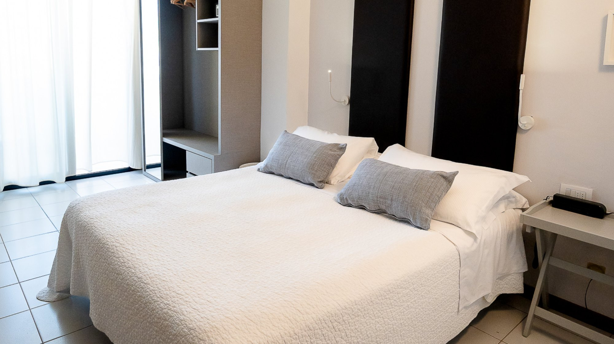 media.camera_silver_copertina